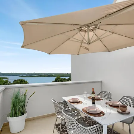 Japandi Sea View 2br With Balcony & Terrace, Pomer, 5 Min Walk To Pomer