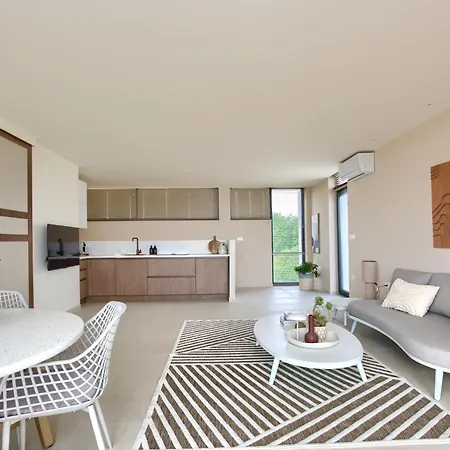 Japandi Sea View 2br With Balcony & Terrace, Pomer, 5 Min Walk To *