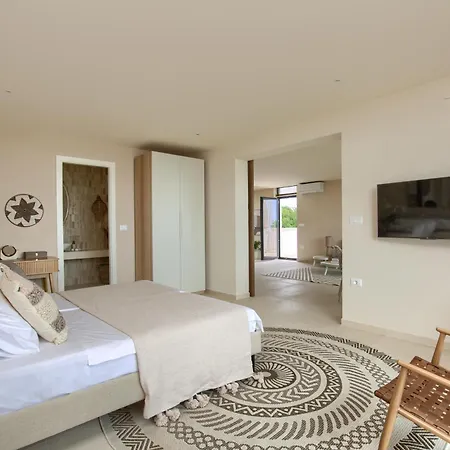 Japandi Sea View 2br With Balcony & Terrace, Pomer, 5 Min Walk To * Pomer
