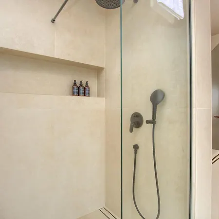 Japandi Sea View 2br With Balcony & Terrace, Pomer, 5 Min Walk To